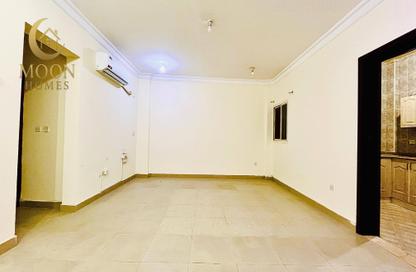 Apartment - 1 Bedroom - 2 Bathrooms for rent in Umm Ghwailina Comm - Umm Ghuwalina - Umm Ghuwailina - Doha