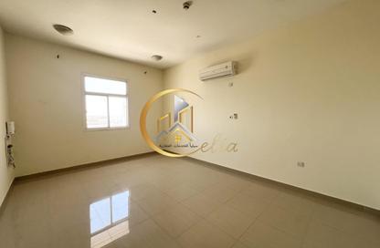Apartment - 2 Bedrooms - 2 Bathrooms for rent in Al Mansoura - Al Mansoura - Doha