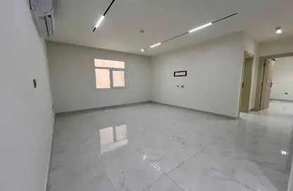 شقة - 2 غرف نوم - 3 حمامات للايجار في شارع الخازن - مدينة خليفة جنوب - مدينة خليفة - الدوحة