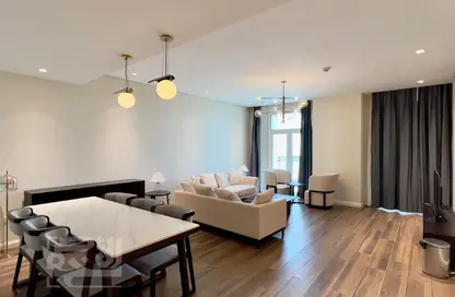 Apartment - 3 Bedrooms - 5 Bathrooms for rent in Floresta Gardens - Floresta Gardens - The Pearl Island - Doha