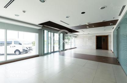 Show Room - Studio - 2 for rent in The Commercial Avenue - Umm Al Seneem - Doha