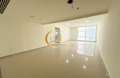 Apartment - 2 Bedrooms - 2 Bathrooms for rent in Al Khair Tower - Corniche Road - Corniche Road - Doha