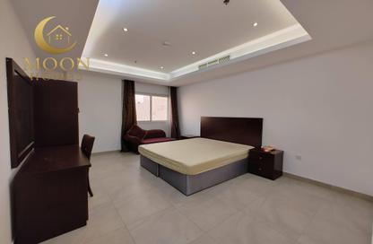Apartment - 2 Bedrooms - 2 Bathrooms for rent in Umm Ghwailina Comm - Umm Ghuwalina - Umm Ghuwailina - Doha