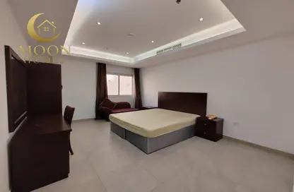 Apartment - 2 Bedrooms - 2 Bathrooms for rent in Umm Ghwailina Comm - Umm Ghuwalina - Umm Ghuwailina - Doha