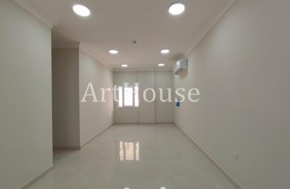 Apartment - 2 Bedrooms - 2 Bathrooms for rent in Al Nasr Street - Al Nasr - Doha