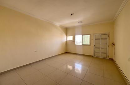 Apartment - 2 Bedrooms - 2 Bathrooms for rent in Al Luqta - Al Luqta - Doha