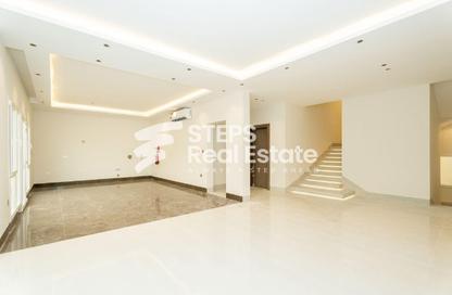 Villa - 7 Bedrooms - 7+ Bathrooms for rent in Izghawa - Izghawa - Doha