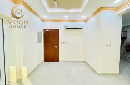 Apartment - 1 - 2 for rent in Umm Ghuwailina 4 - Umm Ghuwailina - Doha
