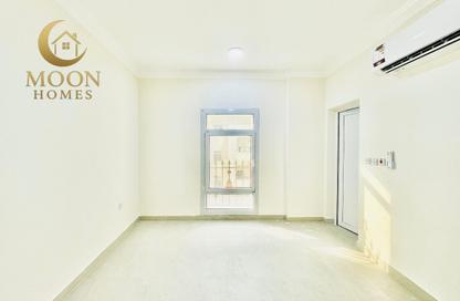 Apartment - 1 - 2 for rent in Umm Ghuwailina 4 - Umm Ghuwailina - Doha
