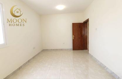 Apartment - 3 Bedrooms - 2 Bathrooms for rent in Umm Ghuwailina 4 - Umm Ghuwailina - Doha
