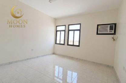 Apartment - 3 Bedrooms - 2 Bathrooms for rent in Umm Ghuwailina 4 - Umm Ghuwailina - Doha