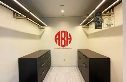 فيلا - 5 غرف نوم - 6 حمامات للايجار في ابراج باي - منطقة الأبراج - جزيرة اللؤلؤة - الدوحة