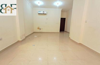 Apartment - 1 Bedroom - 1 Bathroom for rent in Umm Ghwailina Comm - Umm Ghuwalina - Umm Ghuwailina - Doha