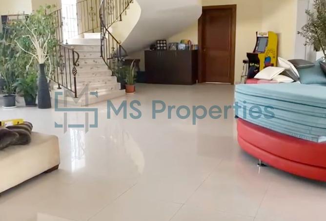 987405 - Property Image 2