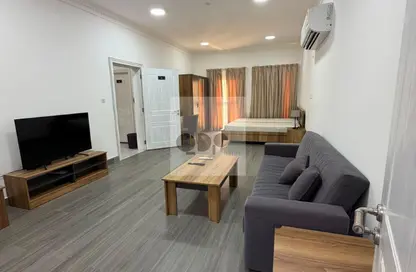 Compound - 1 Bathroom for rent in New Salata - Salata - Doha