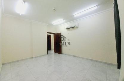 Apartment - 4 Bedrooms - 3 Bathrooms for rent in Thabit Bin Zaid Street - Al Mansoura - Doha
