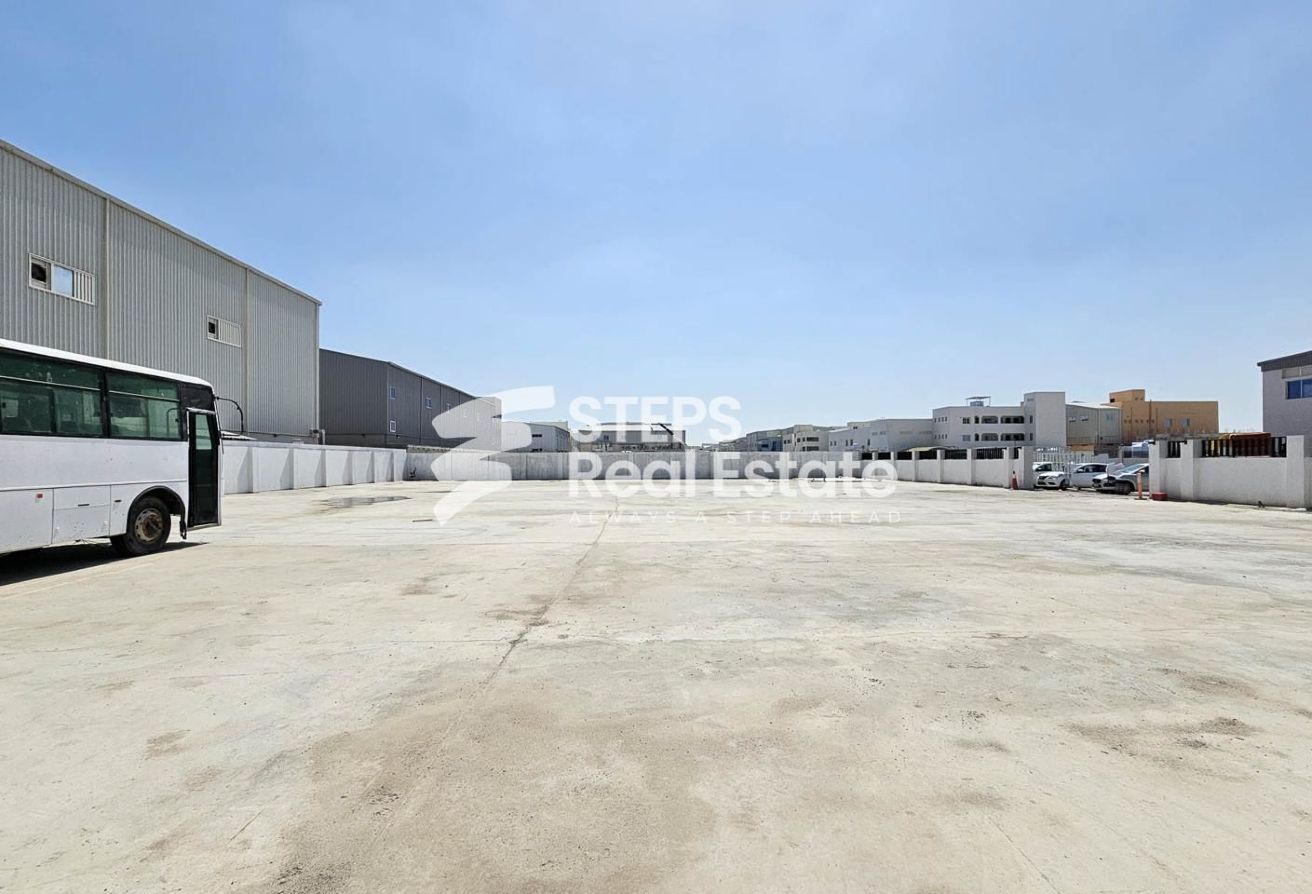 Steel Workshop with Rooms for Rent