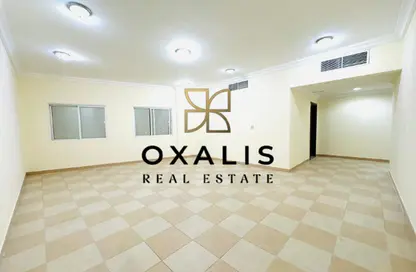 شقة - 3 غرف نوم - 3 حمامات للايجار في شارع الجزيره - فريج بن محمود الشمالي - فريج بن محمود - الدوحة