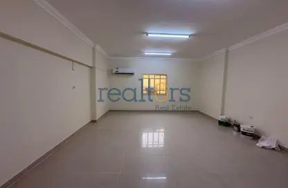 Apartment - 2 Bedrooms - 2 Bathrooms for rent in Al Mansoura - Al Mansoura - Doha