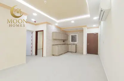 Apartment - 2 Bedrooms - 2 Bathrooms for rent in Umm Ghuwailina 4 - Umm Ghuwailina - Doha