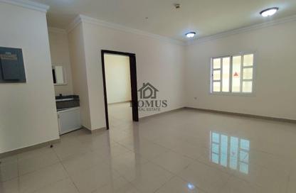 Apartment - 2 Bedrooms - 2 Bathrooms for rent in Thabit Bin Zaid Street - Al Mansoura - Doha