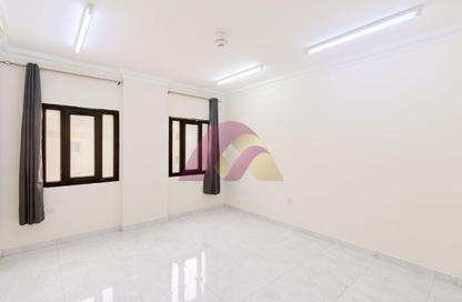 Apartment - 3 Bedrooms - 2 Bathrooms for rent in Al Mansoura - Al Mansoura - Doha