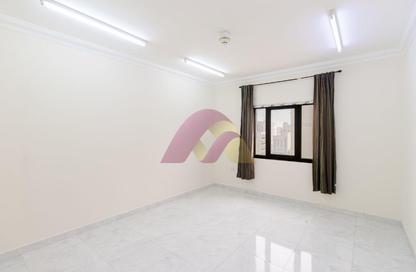 Apartment - 3 Bedrooms - 2 Bathrooms for rent in Al Mansoura - Al Mansoura - Doha