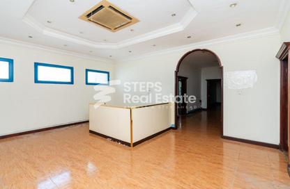 مساحات مكتبية - استوديو - 2 حمامات للايجار في مبنى سلوي التجاري - طريق سلوى - الدوحة مساحات مكتبية - استوديو - 2 حمامات للايجار في مبنى سلوي التجاري - طريق سلوى - الدوحة