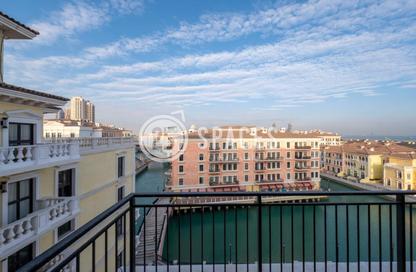 Apartment - 3 Bedrooms - 4 Bathrooms for rent in Carnaval - Qanat Quartier - The Pearl Island - Doha