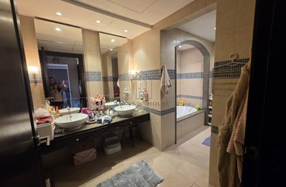 Apartment - 2 - 3 for sale in West Porto Drive - Porto Arabia - The Pearl Island - Doha