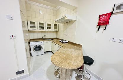 Apartment - 1 Bedroom - 1 Bathroom for rent in Umm Ghwailina Comm - Umm Ghuwalina - Umm Ghuwailina - Doha