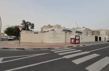 Villa - 3 Bedrooms - 4 Bathrooms for rent in New Salata - Salata - Doha