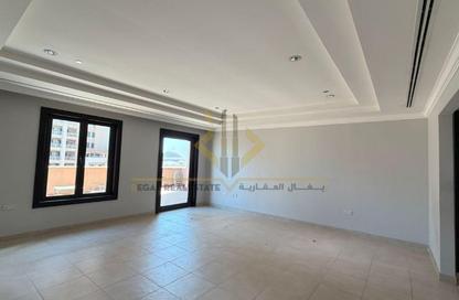 Apartment - 3 Bedrooms - 5 Bathrooms for rent in East Porto Drive - Porto Arabia - The Pearl Island - Doha Apartment - 3 Bedrooms - 5 Bathrooms for rent in East Porto Drive - Porto Arabia - The Pearl Island - Doha