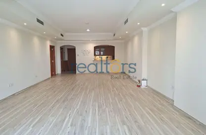 Apartment - 1 Bedroom - 2 Bathrooms for rent in Tower 29 - Porto Arabia - The Pearl Island - Doha Apartment - 1 Bedroom - 2 Bathrooms for rent in Tower 29 - Porto Arabia - The Pearl Island - Doha