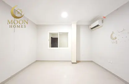 Apartment - 3 Bedrooms - 3 Bathrooms for rent in Umm Ghuwailina 4 - Umm Ghuwailina - Doha