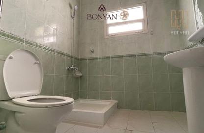 Villa - 5 - 4 for rent in Al Duhail - Doha