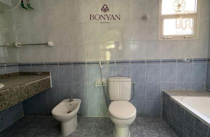 Villa - 5 - 4 for rent in Al Duhail - Doha