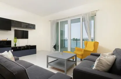 Apartment - 2 Bedrooms - 3 Bathrooms for rent in Viva East - Viva Bahriyah - The Pearl Island - Doha