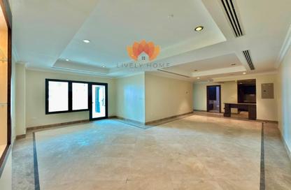 Apartment - 2 Bedrooms - 3 Bathrooms for rent in West Porto Drive - Porto Arabia - The Pearl Island - Doha