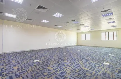 مساحات مكتبية - استوديو - 2 حمامات للايجار في العين سنتر - طريق سلوى - الدوحة