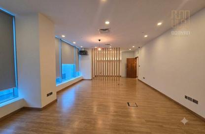 Office Space - Studio - 2 Bathrooms for rent in Mirqab Mall - Al Mirqab Al Jadeed - Doha