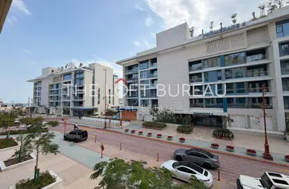Apartment - 1 Bedroom - 2 Bathrooms for sale in Crystal Residence - Gewan Island - The Pearl Island - Doha