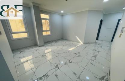 Apartment - 3 Bedrooms - 2 Bathrooms for rent in Umm Ghwailina Comm - Umm Ghuwalina - Umm Ghuwailina - Doha