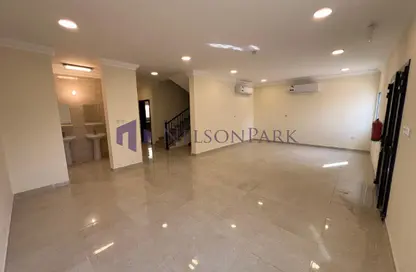 مجمع سكني - 6 غرف نوم - 5 حمامات للايجار في الخيصة - الخيصة - أم صلال محمد