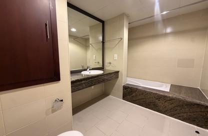 Apartment - 2 Bedrooms - 2 Bathrooms for rent in West Porto Drive - Porto Arabia - The Pearl Island - Doha