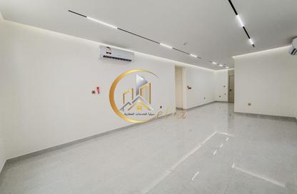 Apartment - 2 Bedrooms - 3 Bathrooms for rent in Al Khazin Street - Madinat Khalifa South - Madinat Khalifa - Doha