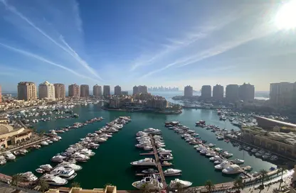 شقة - 2 غرف نوم - 3 حمامات للايجار في طريق بورتو الشرقي - بورتو أرابيا - جزيرة اللؤلؤة - الدوحة