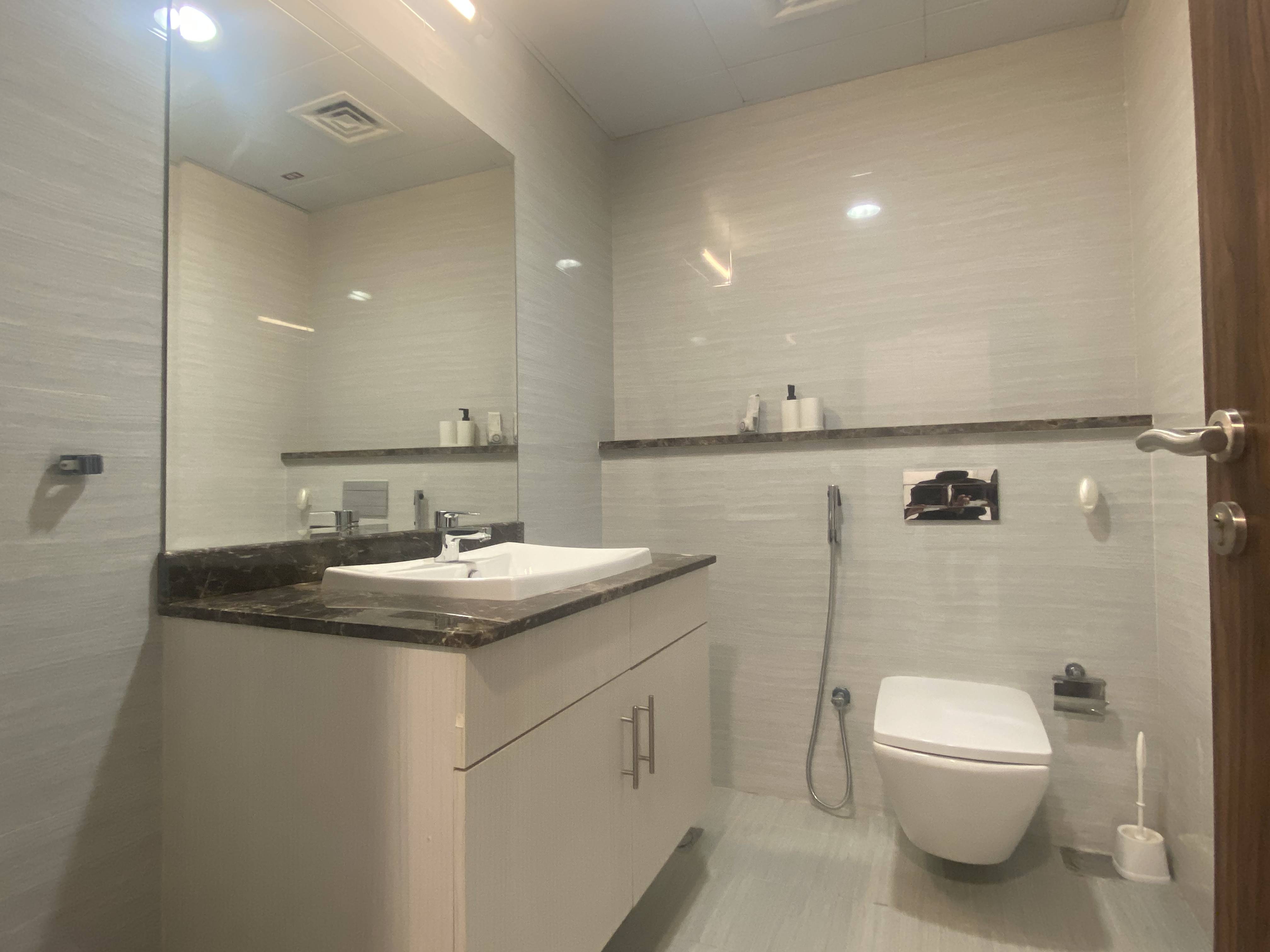 FULLY FURNISHED 1 BEDROOM | BALCONY | PORTO ARABIA thumbnail 5