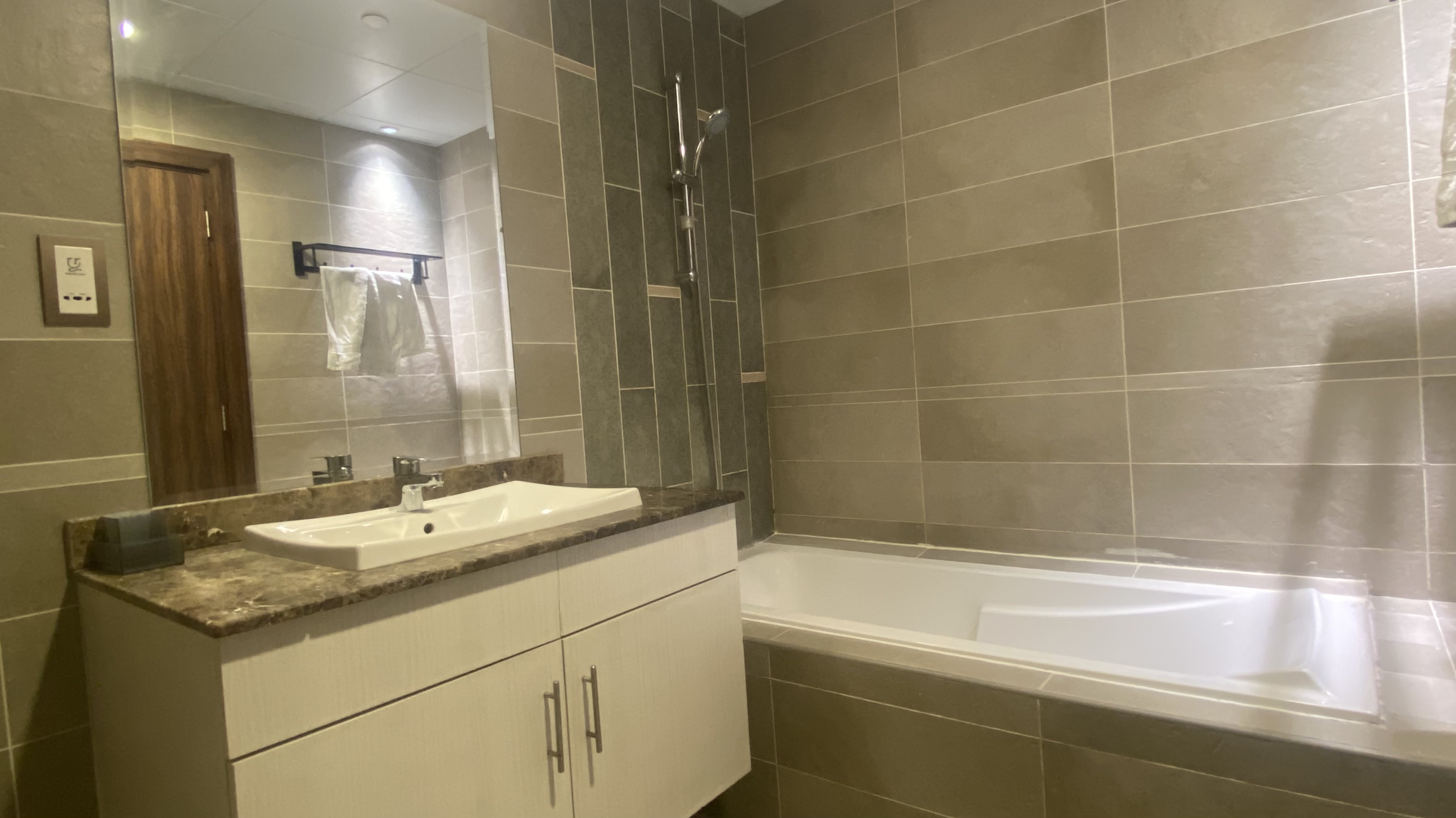 FULLY FURNISHED 1 BEDROOM | BALCONY | PORTO ARABIA thumbnail 9