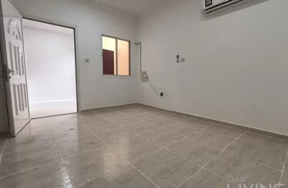 Apartment - Studio - 1 Bathroom for rent in Salwa Road - Al Aziziyah - Doha